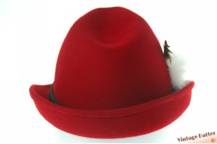 © VintageHatter.com | u-3003-55-1 Jacht trilby rood vilt met groen koord en veren 55 (S) Jacht trilby rood vilt met groen koord en veren 55 (S)